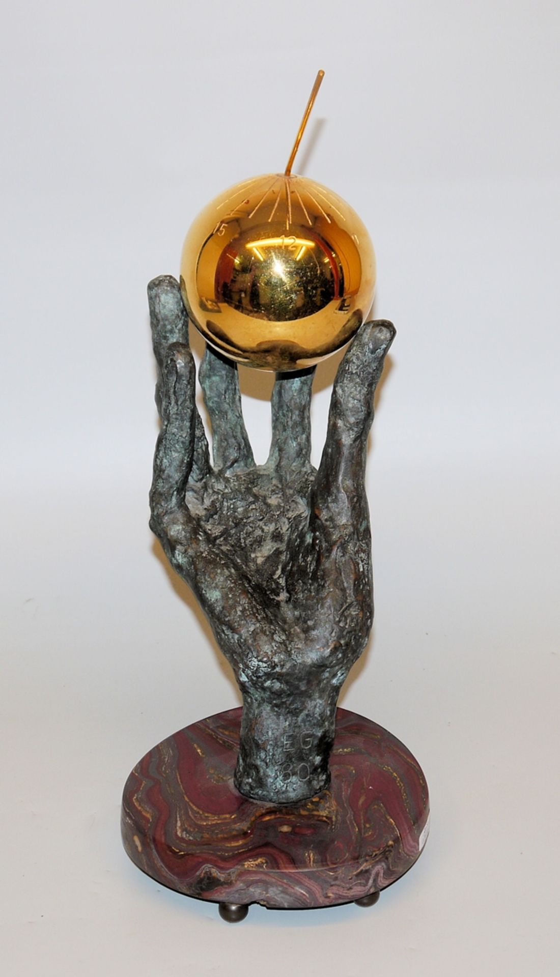 Wilfried Koch, "Sonnenuhr", Bronzeplastik mit Kugel