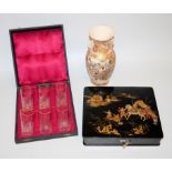 Chinoiserie-Schatulle, feiner Trinkgläser-Satz und Satsuma-Vase, Frankreich, England und Japan um 1