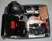 Slg. Vintage-Mode: 9 Sonnenbrillen Ray Ban, Dior, Gucci, Handtasche Moschino und Slg. Seidentücher 