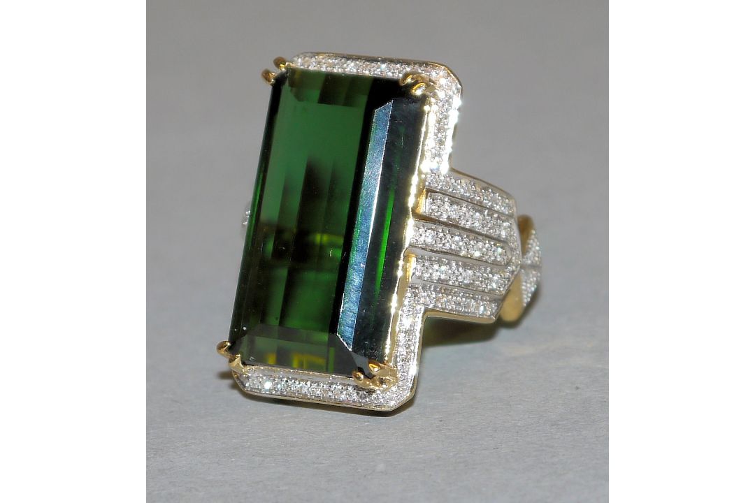 Heavy ring with a Santa Rosa tourmaline and brilliant-cut diamonds ...