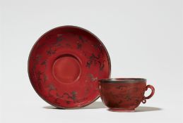 Seltene Tasse und Untertasse mit Rankendekor