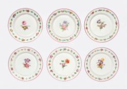 Sechs Speiseteller aus drei Nachlieferungen für Schloss Charlottenburg