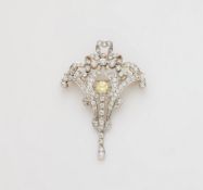 Belle Epoque-Brosche mit Fancydiamant