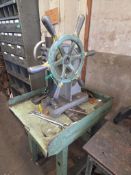Travers hand press