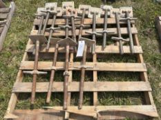 14 Screw Jacks with base plates