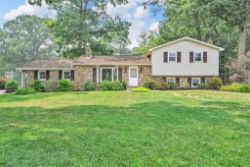 4 BEDROOM, 2 BATH HOUSE ON 1.5 ACRES