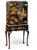 A Quality Chinoiserie Lacquered Cocktail Cabinet. C.1930, Early 20th Century. Embossed hand painting