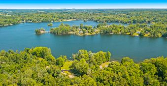 Buildable Lot in Michigan's Lake Miramichi Community!