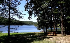Camping Lot in Twin Oaks Harbor, Missouri!