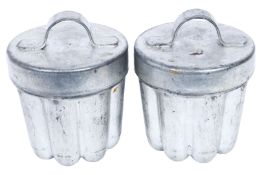 2 Puddingformen, H 9 cm, Alterungs- und Gebrauchsspuren