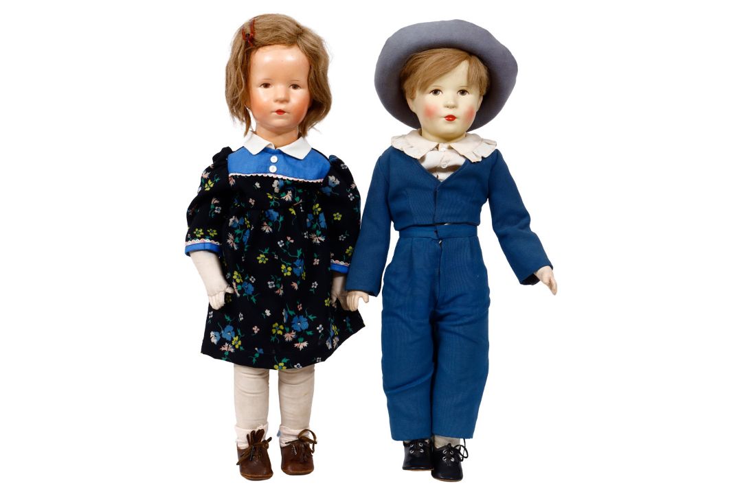 KÄTHE KRUSE Puppen-Paar, ”Friedebald & Ilsebill”, je Kunststoffkopf, 1 x Krakeleebildung und