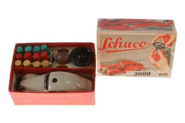 Schuco Fernlenkauto 3000, beige, Uhrwerk intakt, LS und Alterungsspuren, L 11, mit Zubehör, im