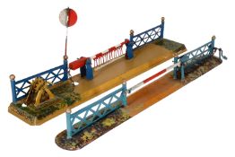 2 Bahnschranken, 1 von Bing, nachlackiert, L 35, Z 3
