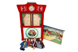 Marionetten-Theater, mit 7 Handspielpuppen, 1 Kopf der Puppen und 1 Tür des Theaters lose, H 84