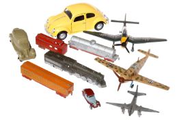 Konv. Modellfahrzeuge, daunter 2 Dinky Flugzeuge und 2 Tootsietoy Züge, tw Guss, tw LS, Z 2 und Z 3