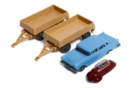 2 Fahrzeuge und 2 Anhänger, darunter Siku, Kunststoff, Alterungsspuren, Z 3
