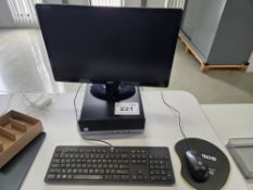 HP ProDesk Computer w/ Monitor, Keyboard and Mouse