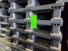 Plastic Pallets, 40 x 48 (approx. 90)