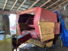 New Holland 853 Bailer