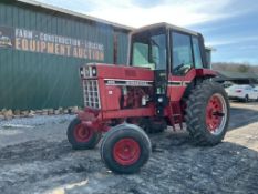 International 886 Tractor