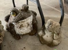 2 Garden Frog Stautes