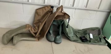 2 Pairs of Wadders
