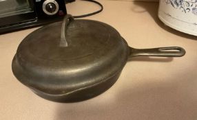 Griswold Cast Iron Skillet with Lid