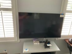 Sampsung 43 inch Flatscreen TV with Wall Mount