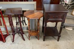 Traditional Accent Table with 2 Fern Stands