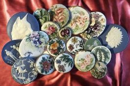 A BAG LOT OF DIVISION ONE AND THREE CERAMIC BUTTONS
