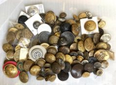 A MIXED BAG LOT OF ASSORTED UNIFORM BUTTONS