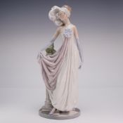 Lladro Porcelain Figurine Socialite of the 20s 01005283
