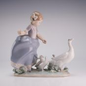 Lladro Porcelain Figurine Hurry Now 01005503