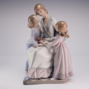 Lladro Porcelain Figurine A Gift of Love 01005596