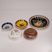 5pc European Decorative Ceramics including Wedgwood and Italian Maiolica