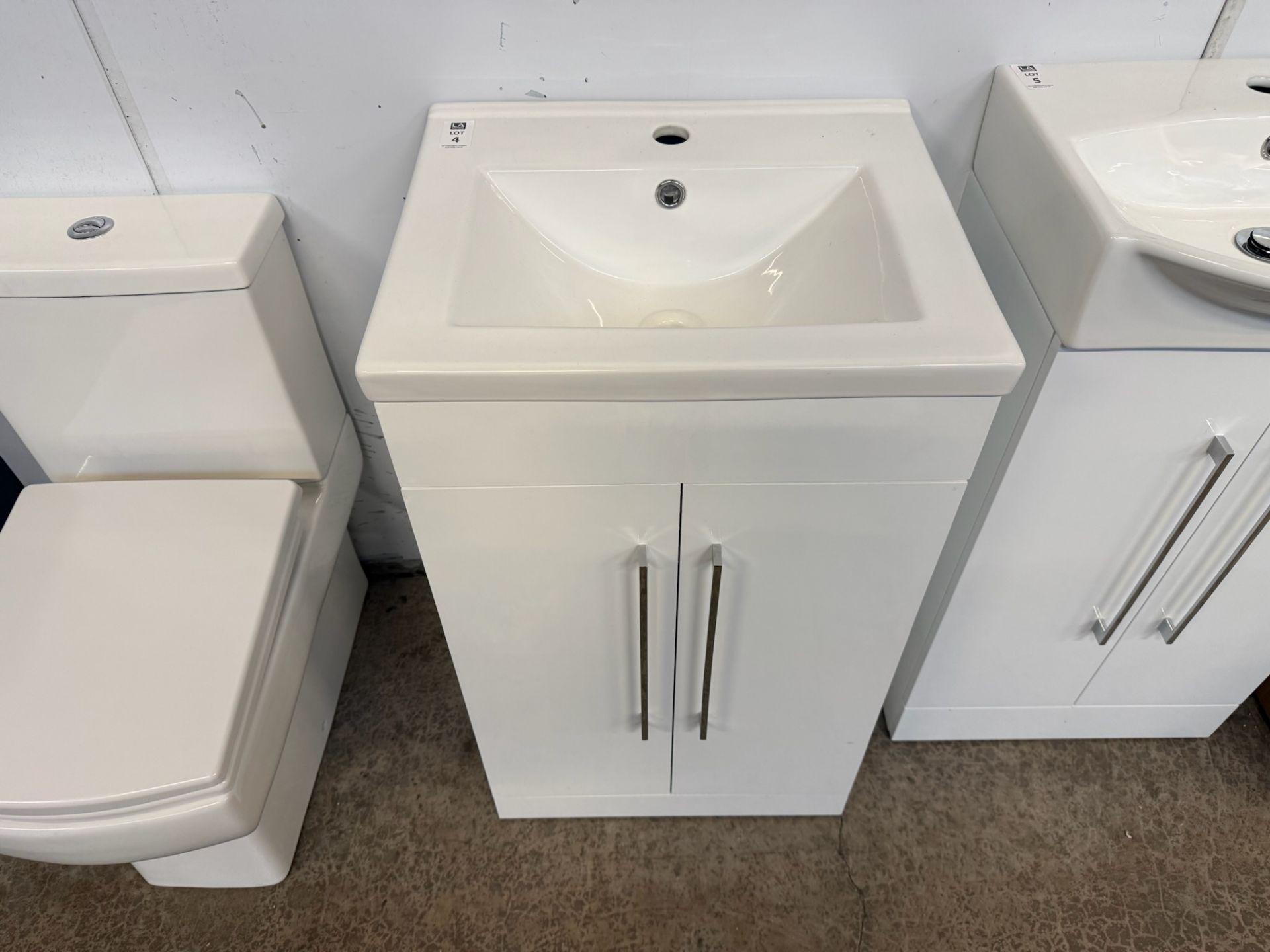 IDON 2 DOOR VANITY UNIT 500MM WIDE WHITE COMPLETE WITH BASIN (OUT OF BOX)