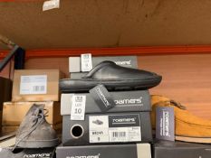 PAIR OF ROAMERS BLACK STITCHDOWN CLOGS - SIZE 9 (NEW)