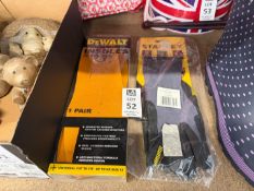 PAIR OF DEWALT INSOLES & STANLEY RAZOR GRIPPER GLOVES (NEW)