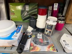 BUNDLE OF 5X ASSORTED KITCHEN UTENSILS INC. JOSEPH JOSEPH