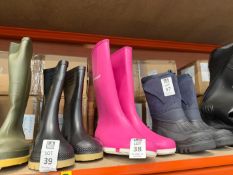 PAIR OF DUNLOP PINK WELLIES - UK 6 (NEW)