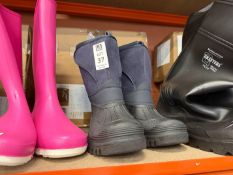 PAIR OF STORMWELLS THERMAL NAVY WRAP BOOTS - UK 4 (NEW)