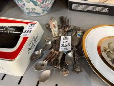 BUNDLE OF ASSORTED CUTLERY