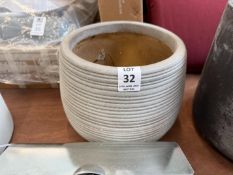 LIGHT GREY TEXTURED PLANT POT - DIAMETER 9