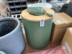 GARDEN TRADING GREEN KINLOCH STORAGE BIN & SCOOP