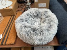 SMALL LIGHT GREY FLUFFY PET BED