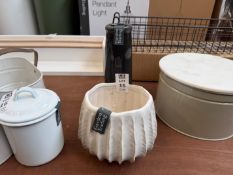 2X ASSORTED GARDEN TRADING VASES / POTS