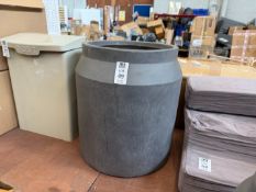 GARDEN TRADING EXTRA LARGE DRAYCOTT PLANTER - PEBBLE