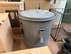 GARDEN TRADING OUTDOOR COMPOST BUCKET W/ LOCKS - GREY