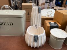 PAIR OF ASSORTED GARDEN TRADING WHITE RIBBED CERAMIC PLANTERS