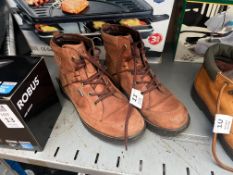 PAIR OF ECCO GORE-TEX BROWN COMBAT STYLE BOOTS - SIZE 40